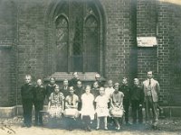 Viggo Lisbeth 03 1  Konfirmationsgruppen 1925 foran Klosterkirken